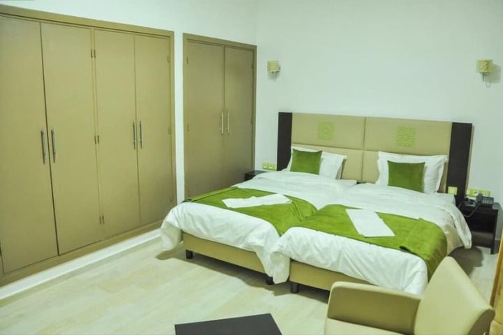 Room 6 of 15