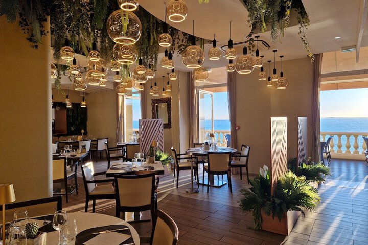 Dining 79 of 103