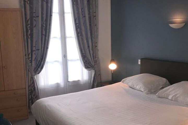 Room 34 of 48