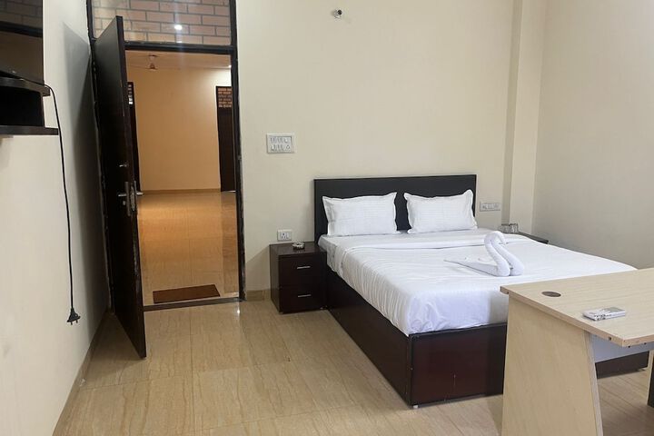 Room 11 of 17