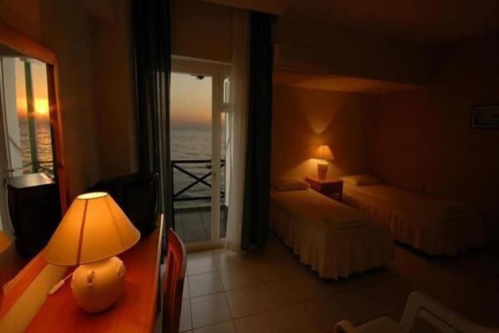 Room 4 of 43