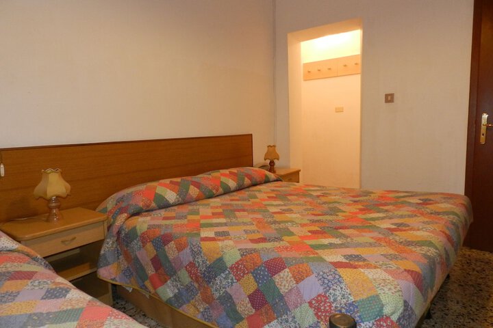 Room 15 of 50