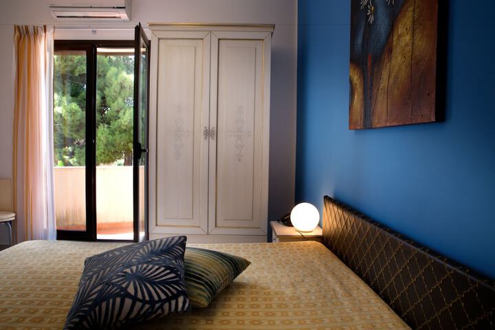 Room 5 of 33