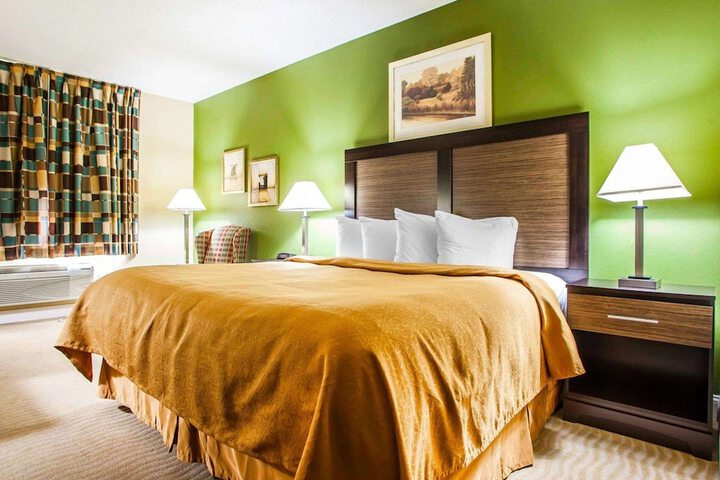1 King Bed Business Room (18 of 24)