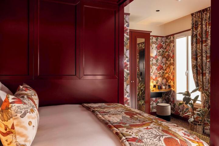 Room 14 of 65