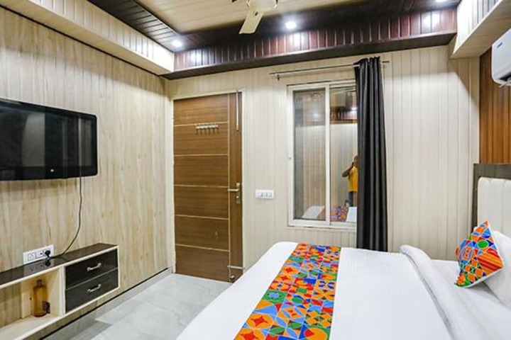 Room 10 of 21