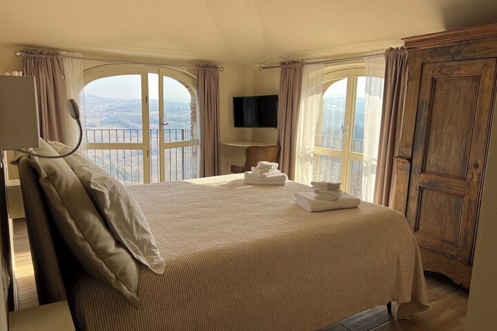 Room 7 of 16