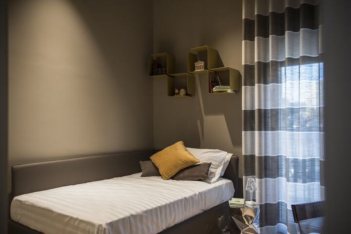 Room 4 of 27