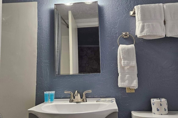 Room 33 of 35