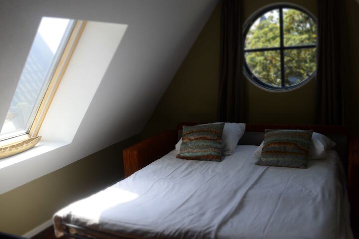 Room 12 of 27