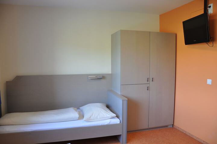 Room 5 of 38