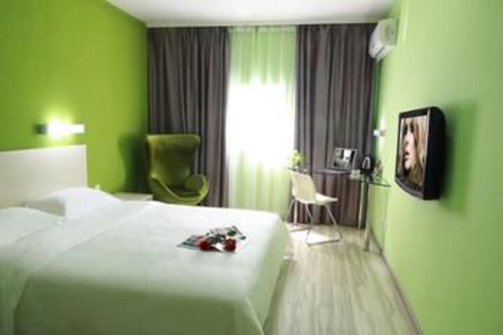 Room 18 of 38