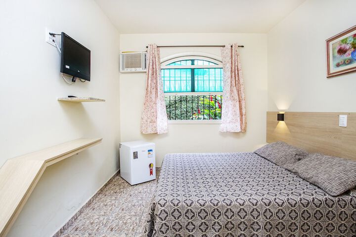 Room 32 of 166