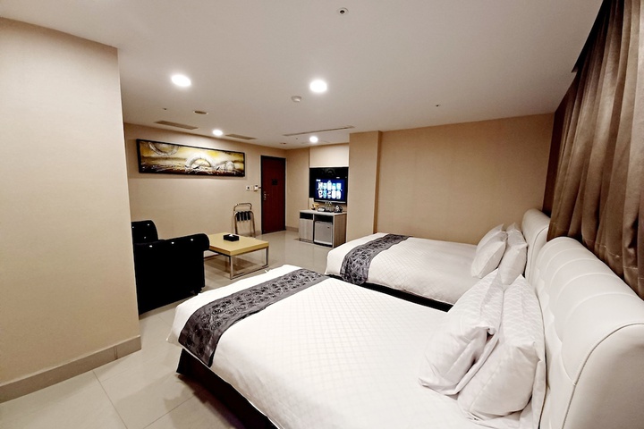 Room 12 of 61