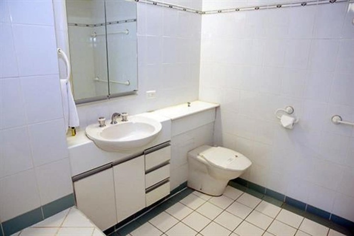 Room 4 of 43