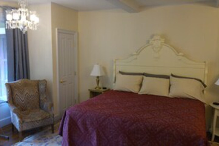Room 33 of 38