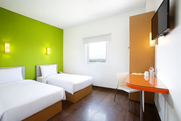 Room 8 of 32