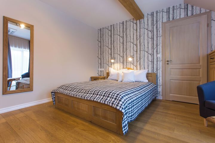 Room 10 of 62