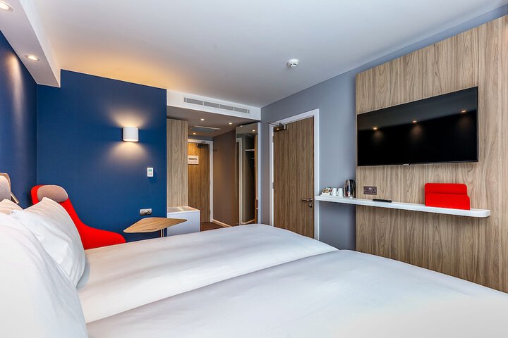 Room 6 of 48