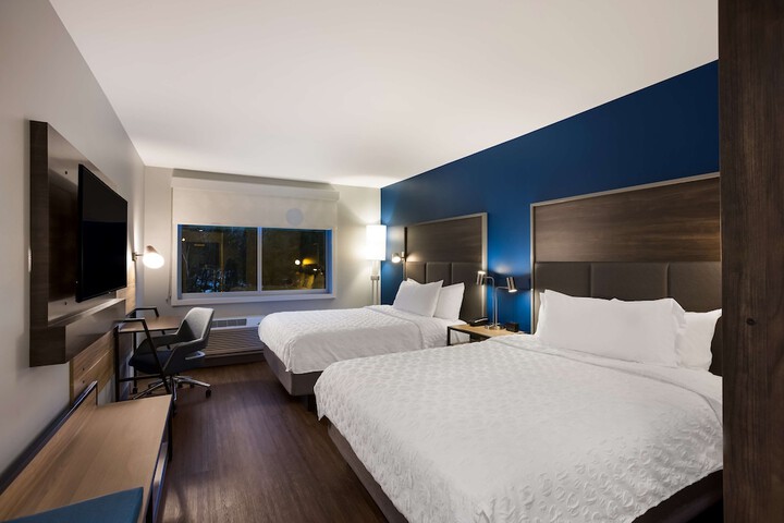 2 Queen Beds with Walk in Shower (6 of 12)