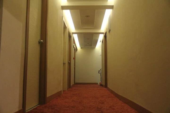 Ballroom/Hall 32 of 37