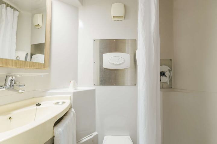 Room 14 of 44