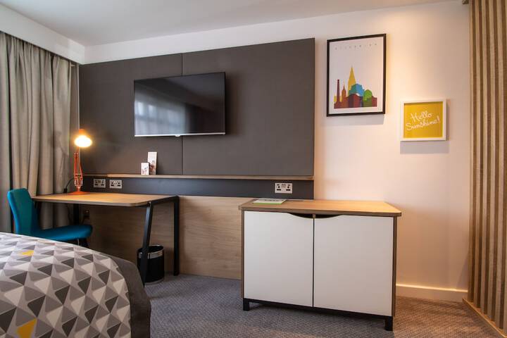 Room 8 of 162