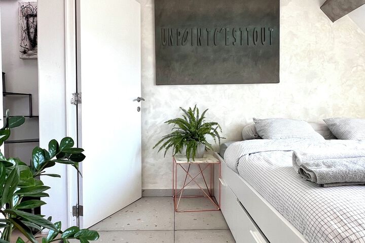 Room 68 of 89