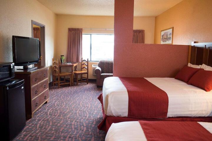 2 Queen Beds Mobility Accessible Villa Golf View (25 of 68)