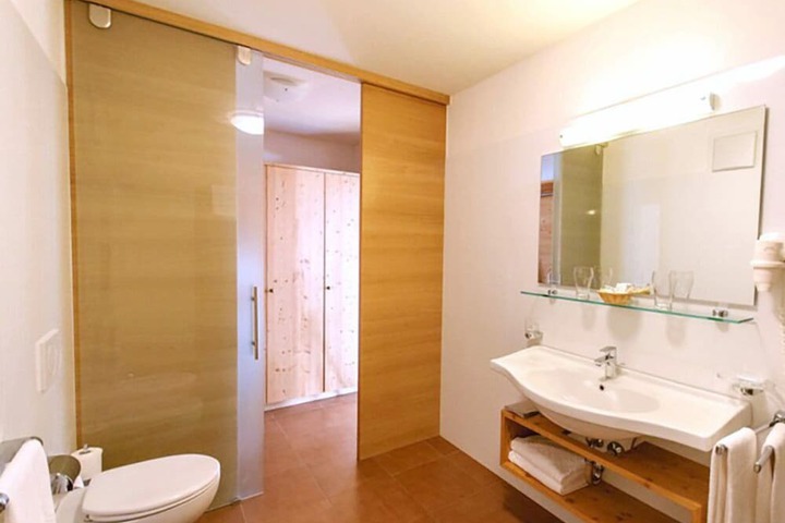 Room 3 of 70