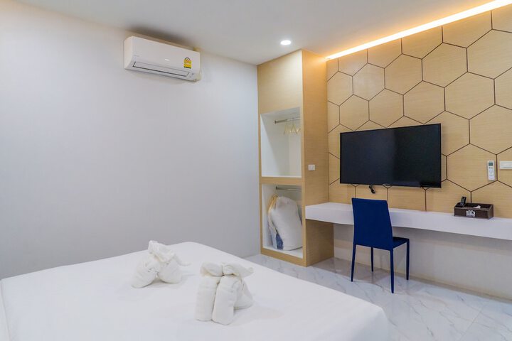 Room 16 of 100