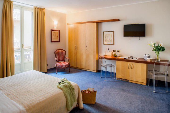 Room 6 of 45