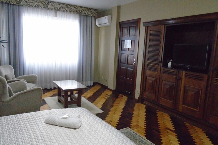 Room 6 of 63