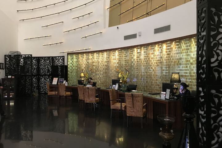 Concierge desk