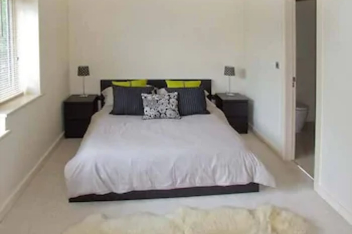 Room 5 of 6