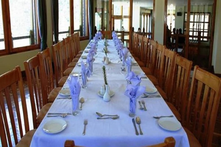 Dining 11 of 19