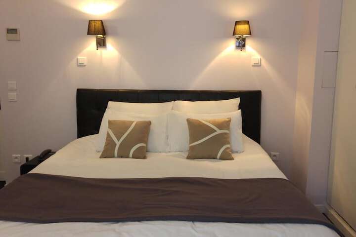 Room 32 of 49