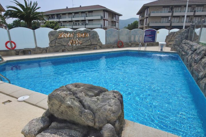 Pool 50 of 86