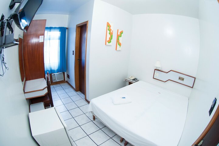 Room 9 of 38