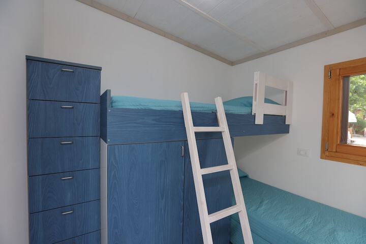 Room 4 of 79