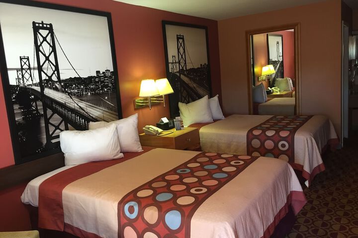 Room 13 of 33