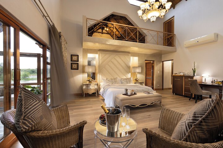 Room 2 of 17