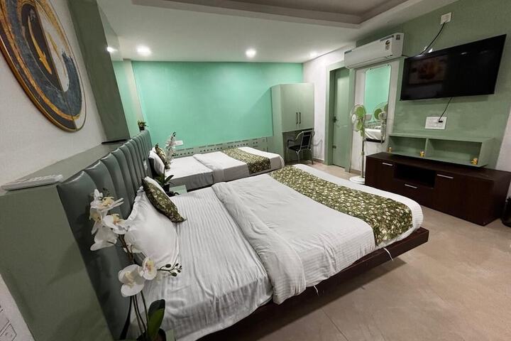 Room 12 of 34