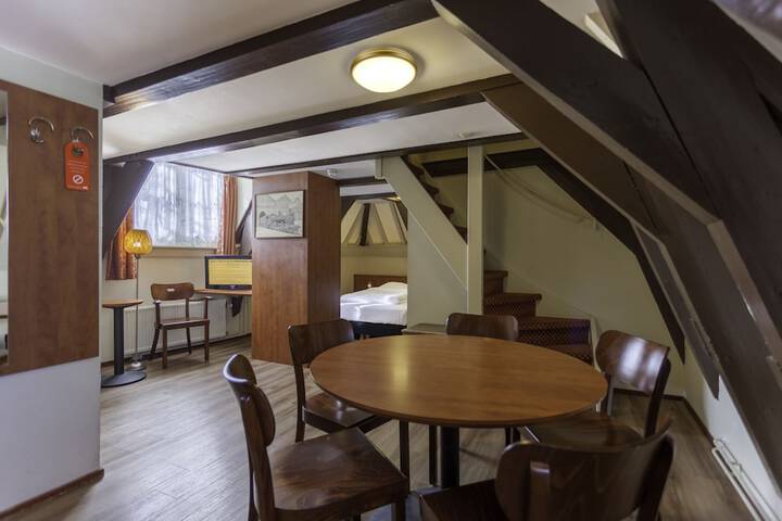 Room 25 of 118