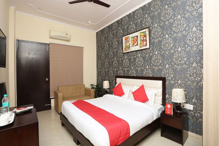 Room 9 of 21