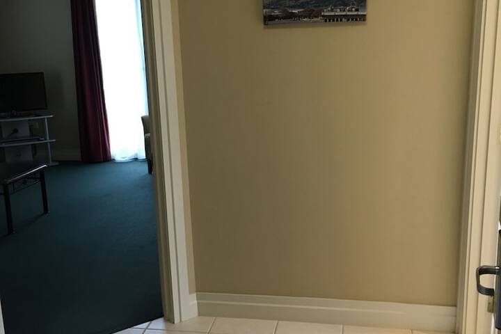Room 7 of 66