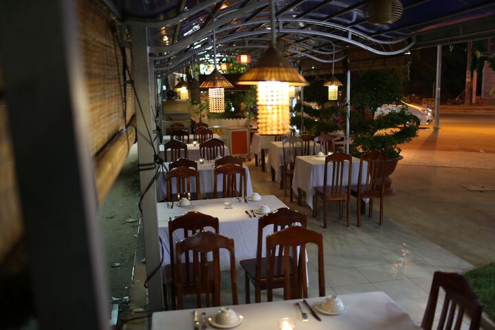 Dining 66 of 78