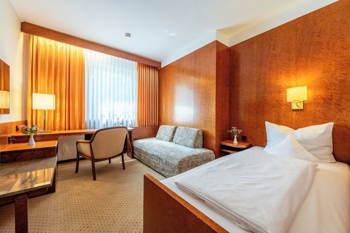 Room 43 of 103