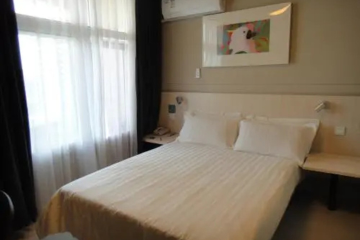 Room 2 of 15