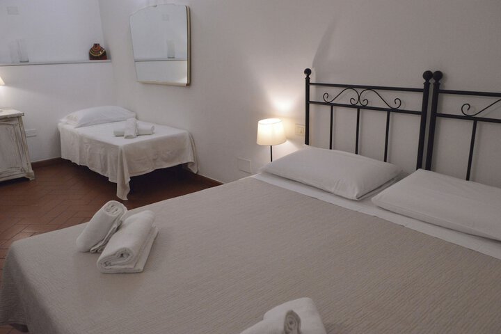 Room 32 of 60